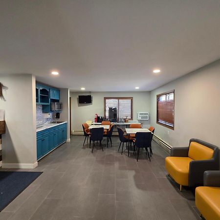 Super 8 By Wyndham Hayward Wi Motel Екстериор снимка