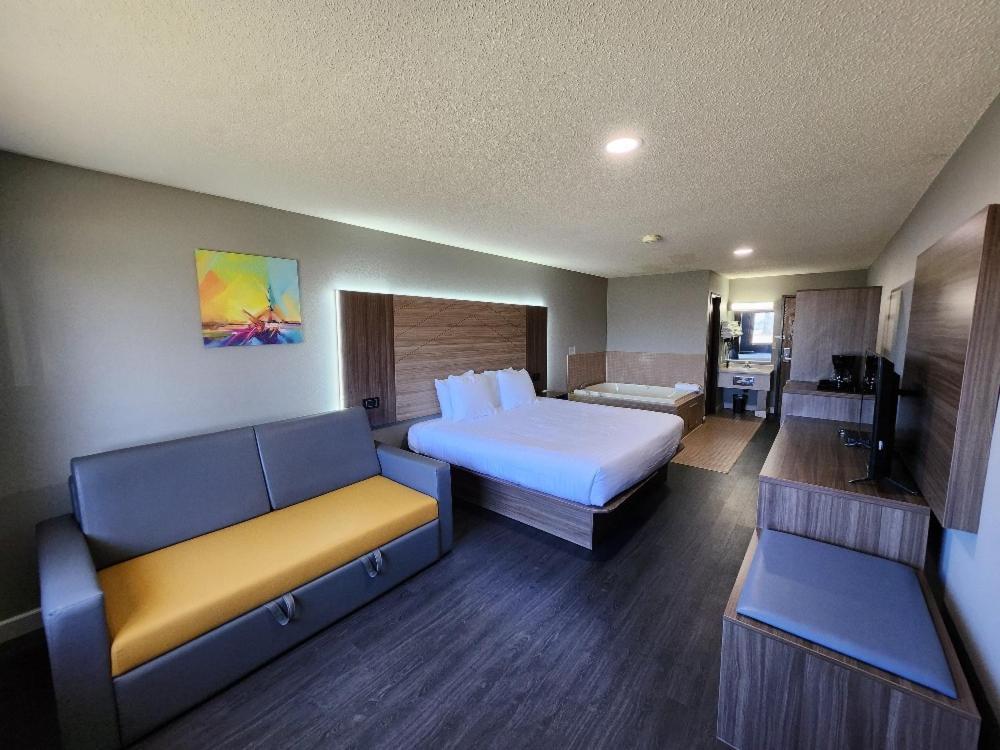 Super 8 By Wyndham Hayward Wi Motel Екстериор снимка