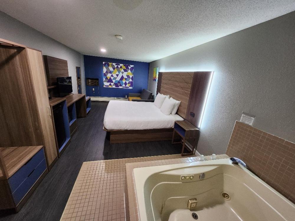 Super 8 By Wyndham Hayward Wi Motel Екстериор снимка