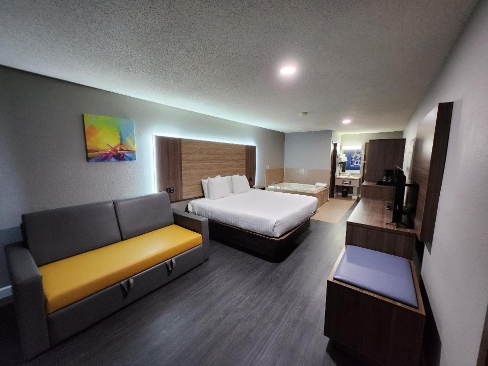 Super 8 By Wyndham Hayward Wi Motel Екстериор снимка