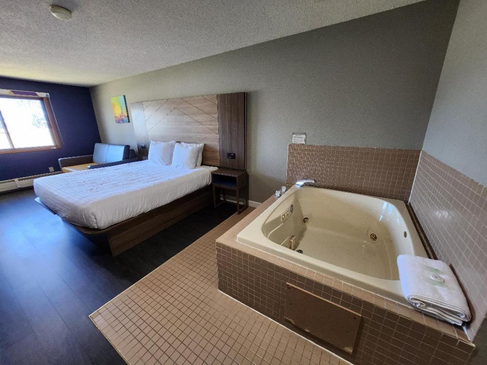 Super 8 By Wyndham Hayward Wi Motel Екстериор снимка