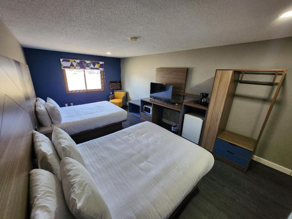 Super 8 By Wyndham Hayward Wi Motel Екстериор снимка