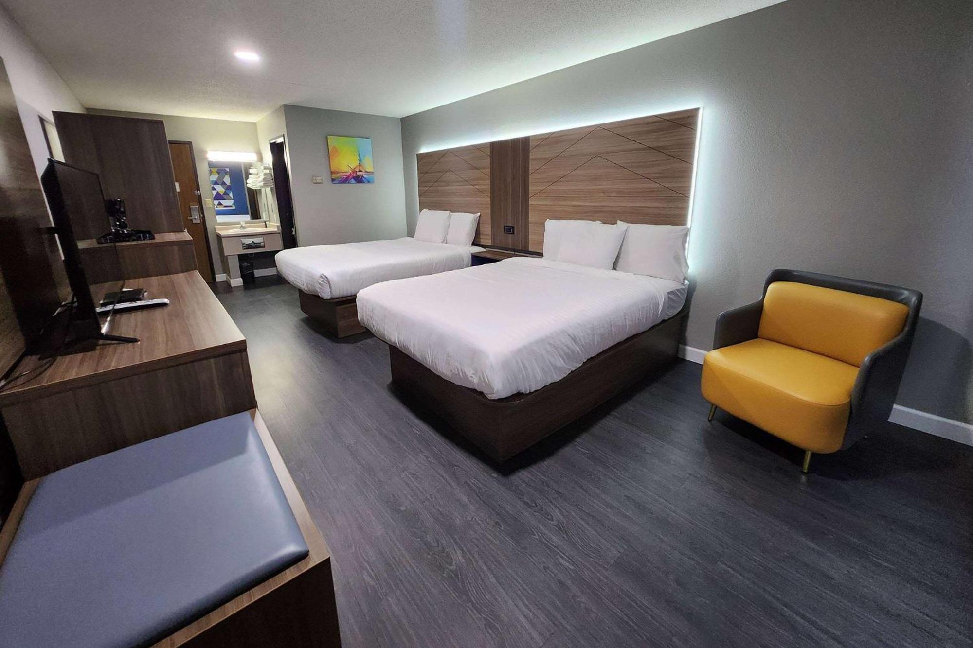 Super 8 By Wyndham Hayward Wi Motel Екстериор снимка