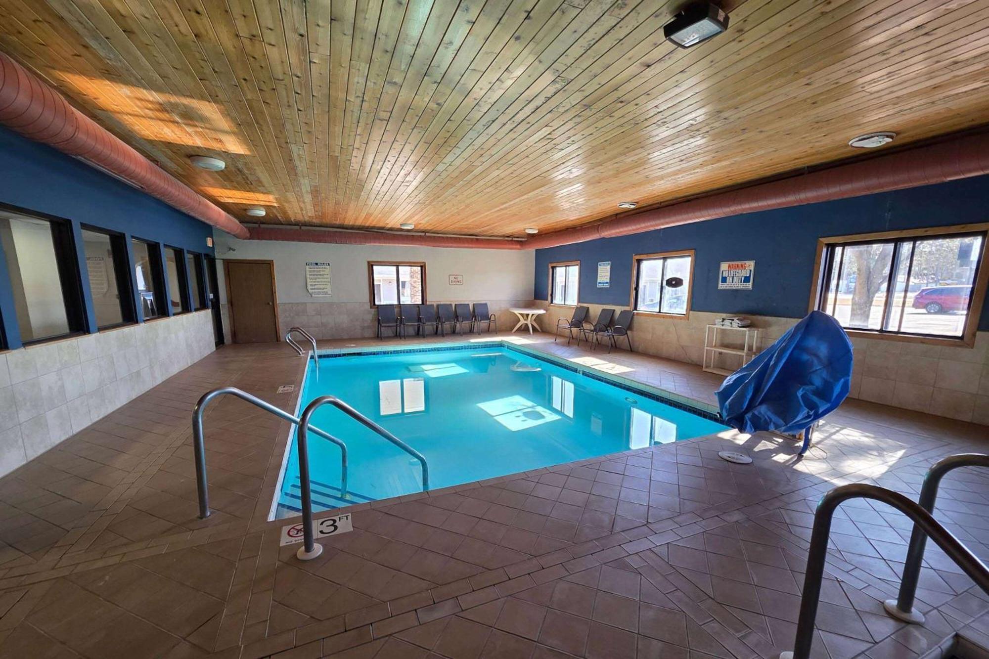 Super 8 By Wyndham Hayward Wi Motel Екстериор снимка