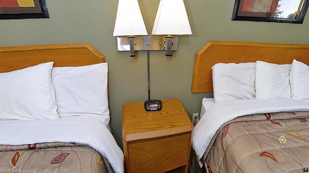 Super 8 By Wyndham Hayward Wi Motel Екстериор снимка